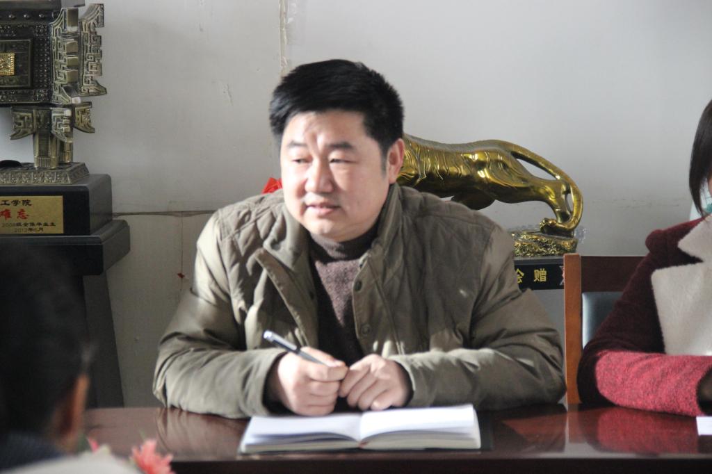公司党委书记舒永安老师主持会议