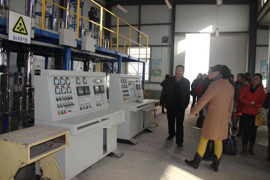 教师队伍参观甲苯歧化生产实训车间