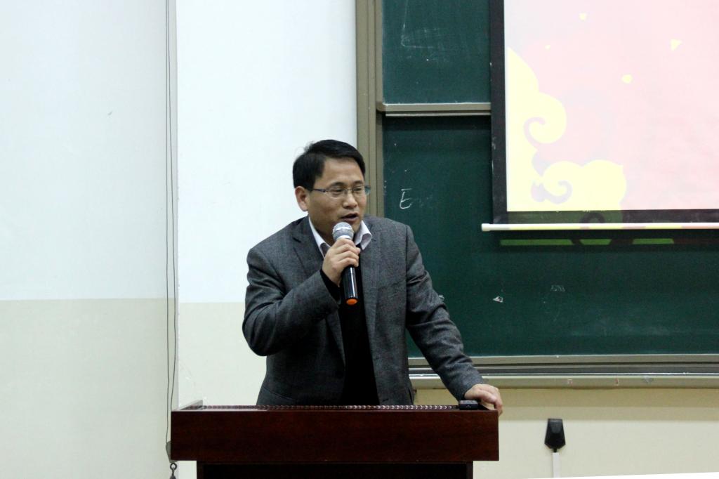 教务处副处长吕磊总结动员